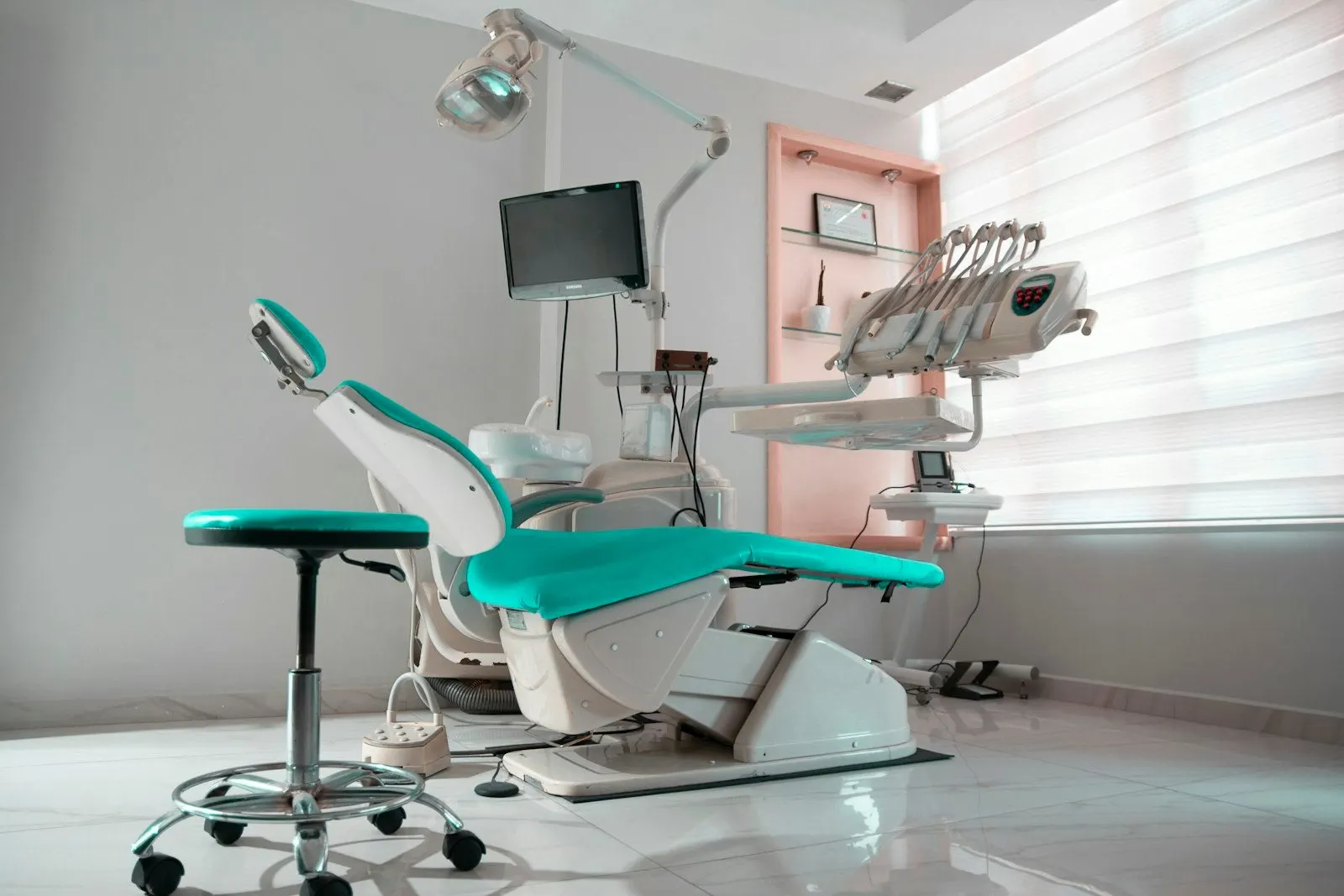 Consultorio dental preparado para recibir a un paciente